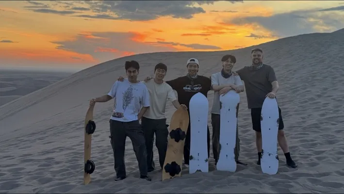 Sandboards, friends and a sunset